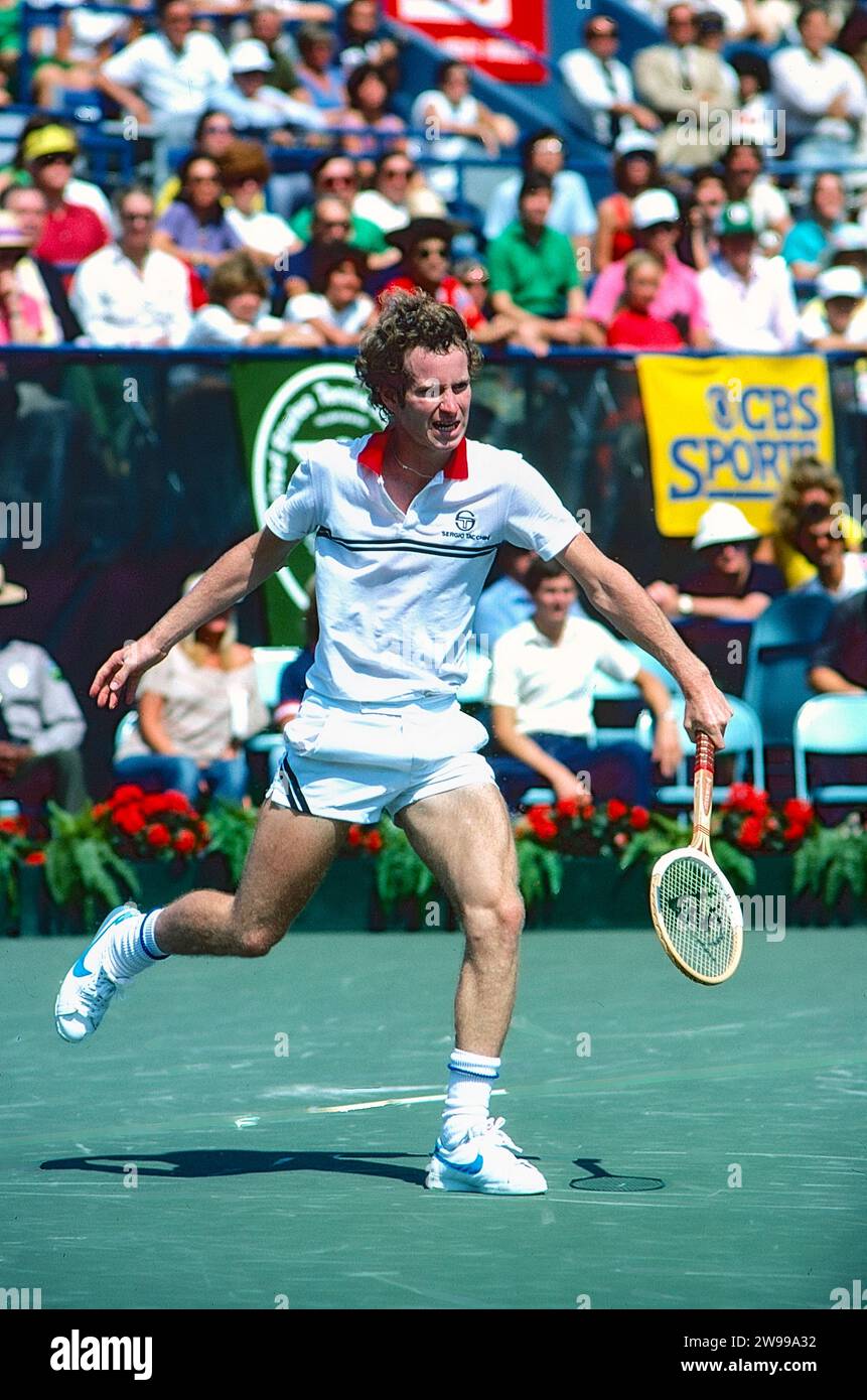 John McEnroe (États-Unis) en compétition à l'US Open de tennis 1981. Banque D'Images