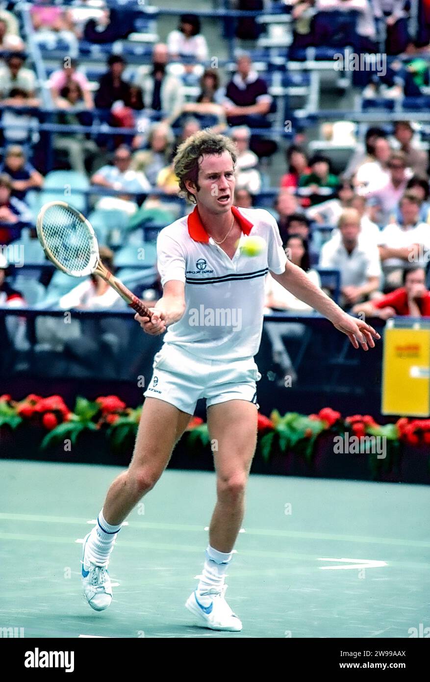 John McEnroe (États-Unis) en compétition à l'US Open de tennis 1981. Banque D'Images