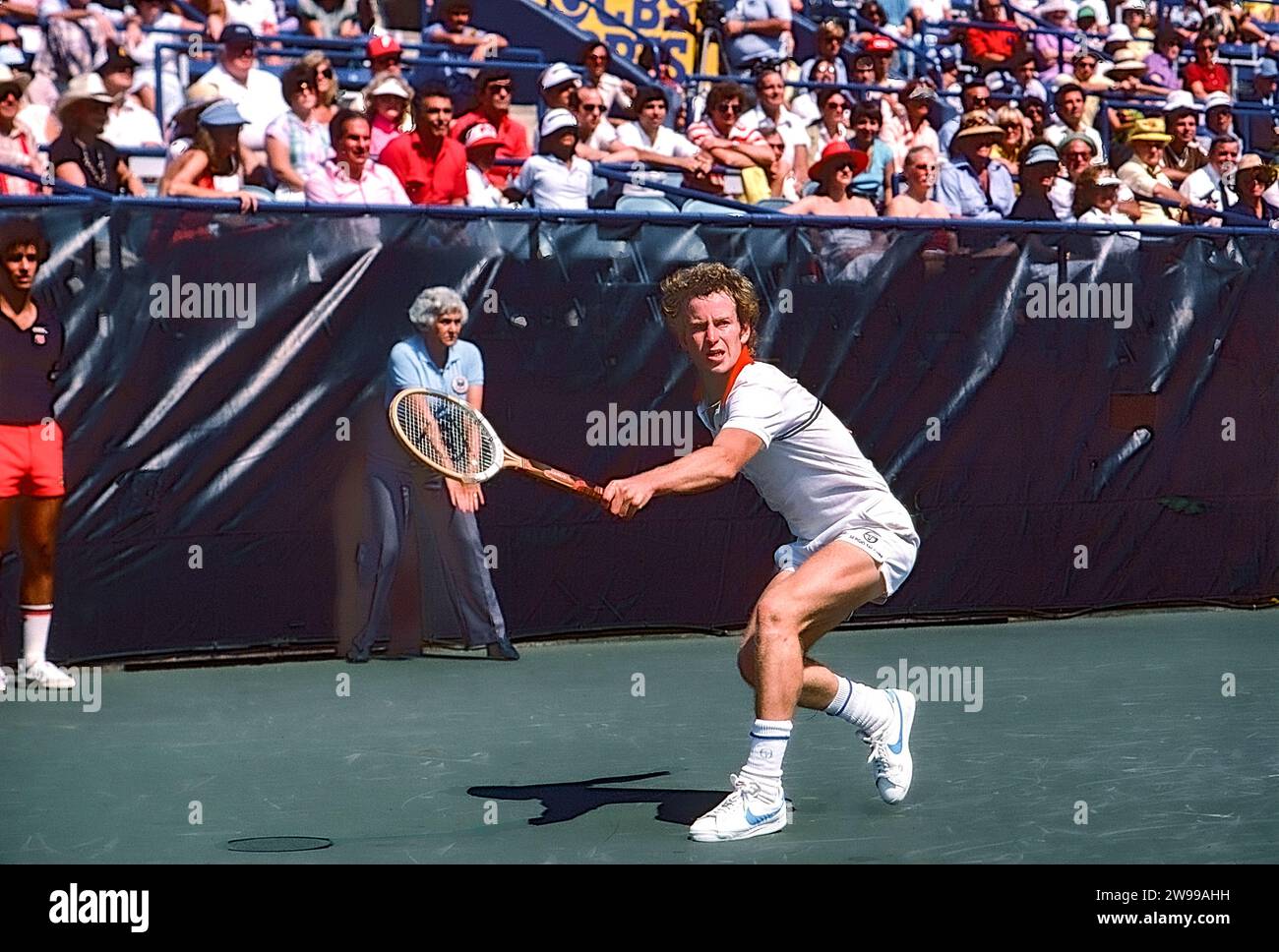 John McEnroe (États-Unis) en compétition à l'US Open de tennis 1981. Banque D'Images