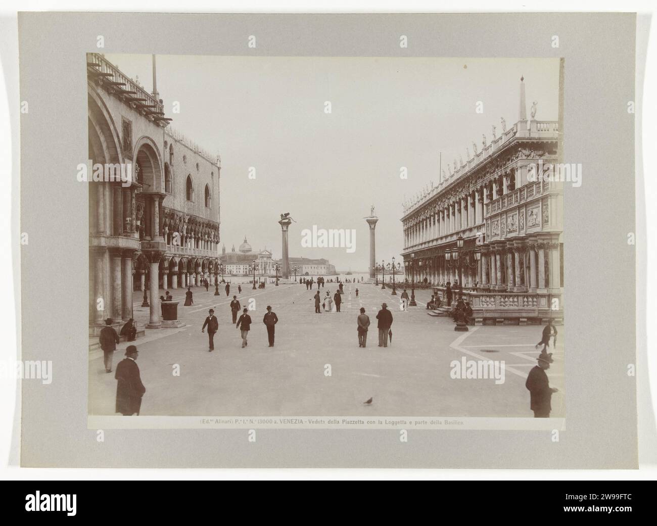 Piazzetta, San Marco, Palazzo Ducale (Dogenpaleis) en Loggetta, Venetië, Fratelli Alinari, c. 1880 - c. 1895 photographie papier de Florence. support photographique. palais imprimé albumine en carton. église (extérieur). place, place, cirque, etc Basilique de San Marco. Dogpaleis. Piazzetta. Venise Banque D'Images