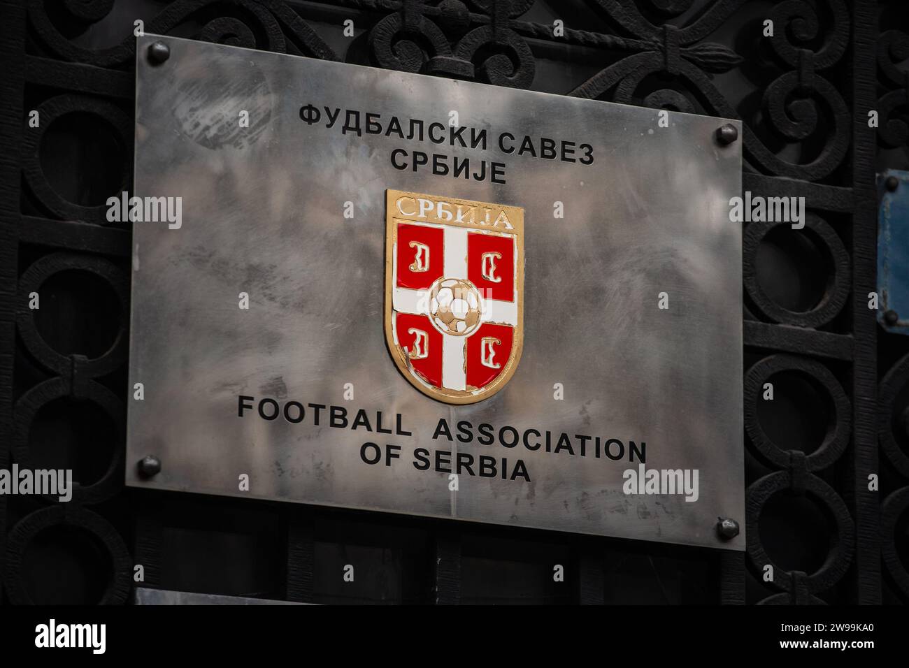 Photo d'un panneau avec le logo de Fudbalski savez srbije sur leur bureau de belgrade. L'Association de football de Serbie est l'organe directeur du footba Banque D'Images