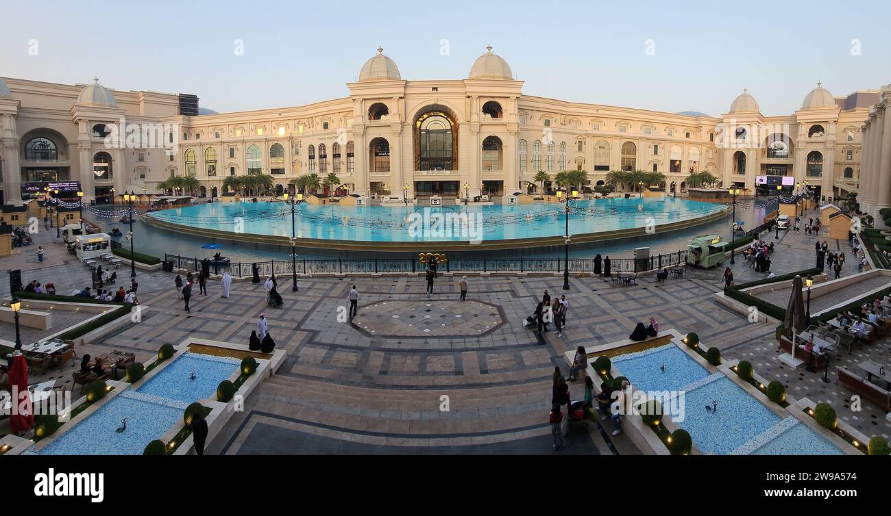Doha, Qatar- décembre 12,2023 : place Vendôme Mall est un centre commercial sur Lusail, Qatar. C'est un centre commercial de luxe ouvert en 2022. Banque D'Images