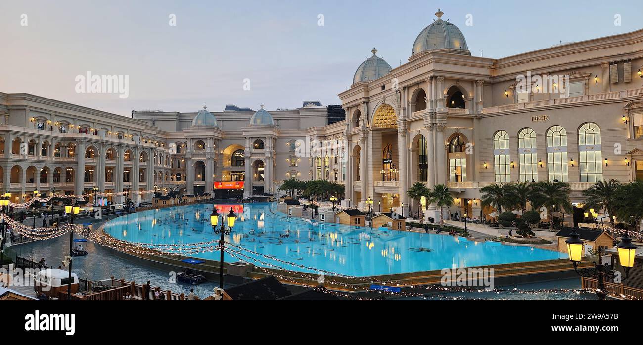 Doha, Qatar- décembre 12,2023 : place Vendôme Mall est un centre commercial sur Lusail, Qatar. C'est un centre commercial de luxe ouvert en 2022. Banque D'Images