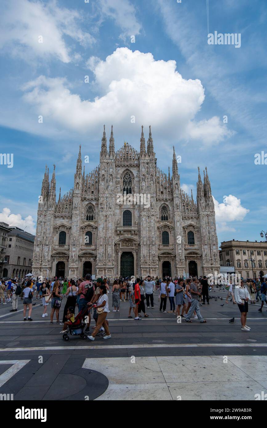 Milan, Italie, 31 juillet 2023. Cathédrale de Milan, officiellement la cathédrale métropolitaine de la Nativité de la Sainte Vierge Marie, souvent abrégé en Duom Banque D'Images