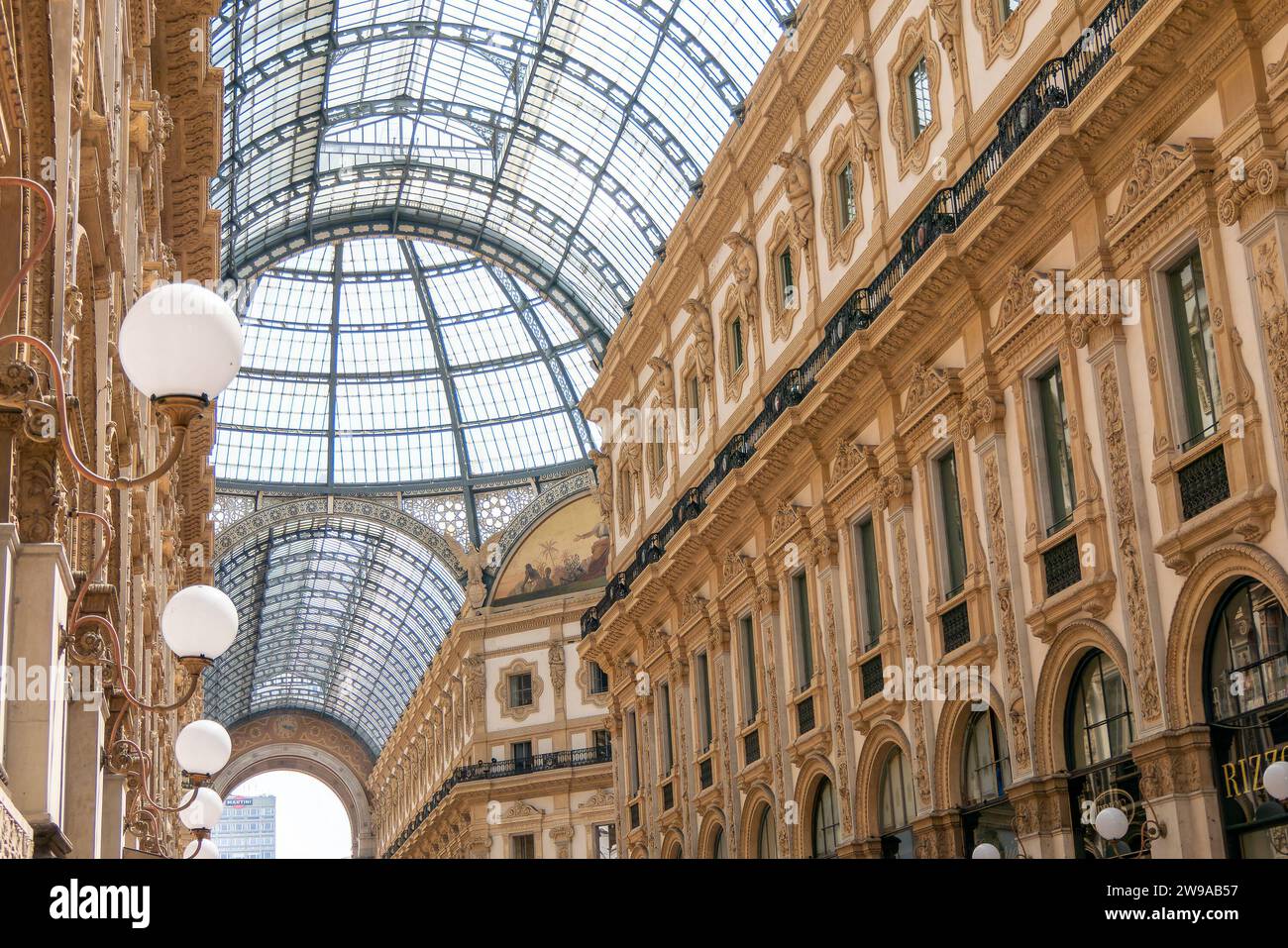 Milan, Italie, 31 juillet 2023. La Galleria Vittorio Emanuele II est une galerie marchande historique prestigieuse de style néoclassique avec une tendance baroque Banque D'Images