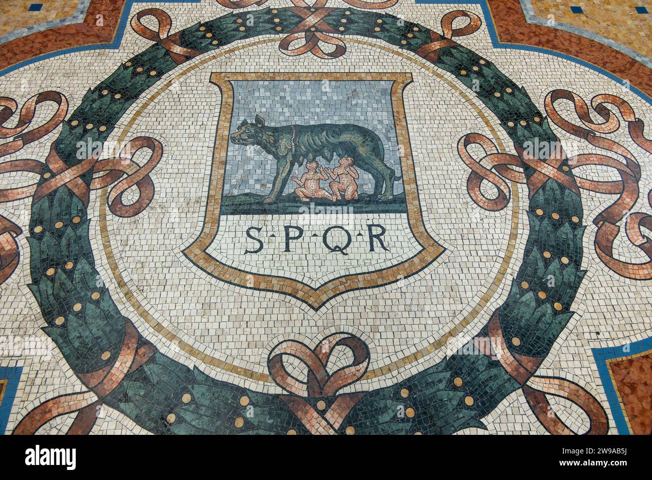 Milan, Italie, 31 juillet 2023. La Galleria Vittorio Emanuele II est une galerie marchande historique prestigieuse de style néoclassique avec une tendance baroque Banque D'Images