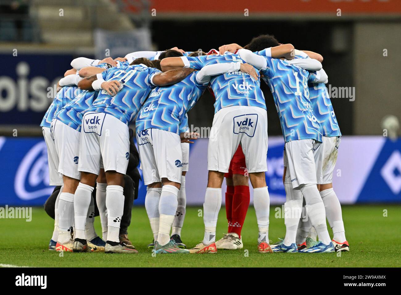 Les joueurs de Gand se sont réunis avant la Jupiler Pro League saison 2023 - 2024 match jour 19 entre AA Gent et Oud Heverlee Leuven le 21 décembre 2023 à Gand, Belgique. (Photo de David Catry / Isosport) Banque D'Images