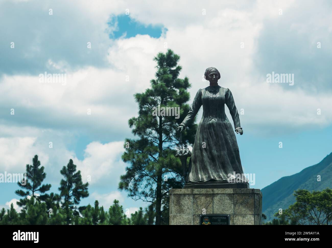 Impératrice Teresa Cristina 14 mars 1822 – 28 décembre 1889 statue à l'entrée de la municipalité. Teresopolis a été nommée en son honneur Banque D'Images