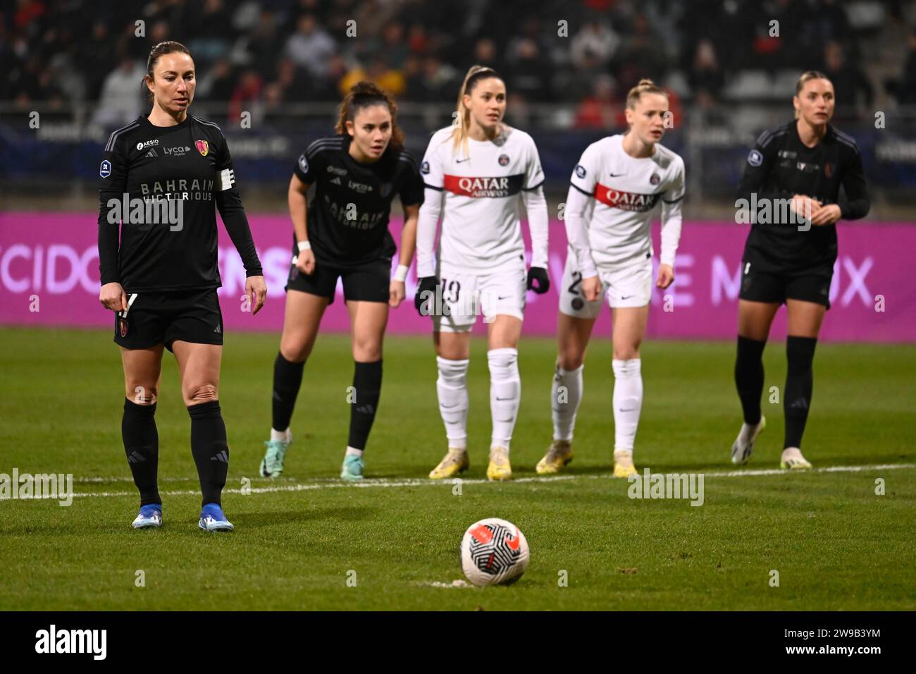 Julien Mattia / le Pictorium - Paris Saint Germain (PSG) vs Paris FC - 17/12/2023 - France / Ile-de-France (région) / Paris - Gaéthane Thiney conversion de penalty lors de la Ligue 1 Arkema Matchday 11 entre le PFC et le PSG au Stade Charlety, le 17 décembre 2023 Banque D'Images