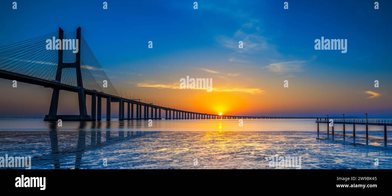Vue aérienne du pont Vasco da Gama, Lisbonne, Portugal Banque D'Images