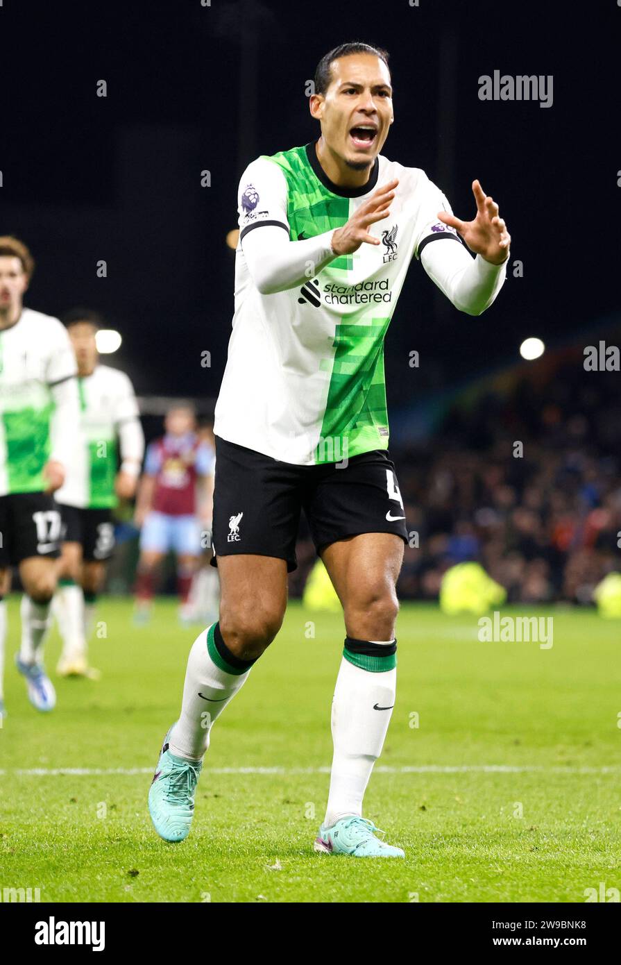 Virgil van Dijk de Liverpool réagit lors du match de Premier League au Turf Moor, Burnley. Date de la photo : mardi 26 décembre 2023. Banque D'Images