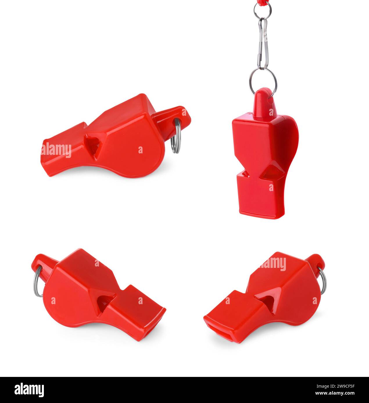 Sifflet rouge avec cordon isolé sur blanc, set Banque D'Images