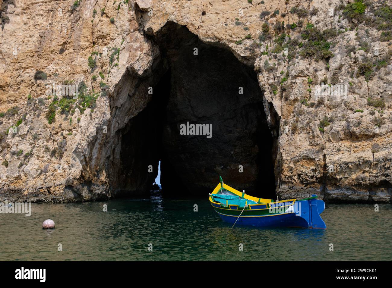 Lagune de la mer intérieure à la mer ouverte - San Lawrenz, Malte Banque D'Images