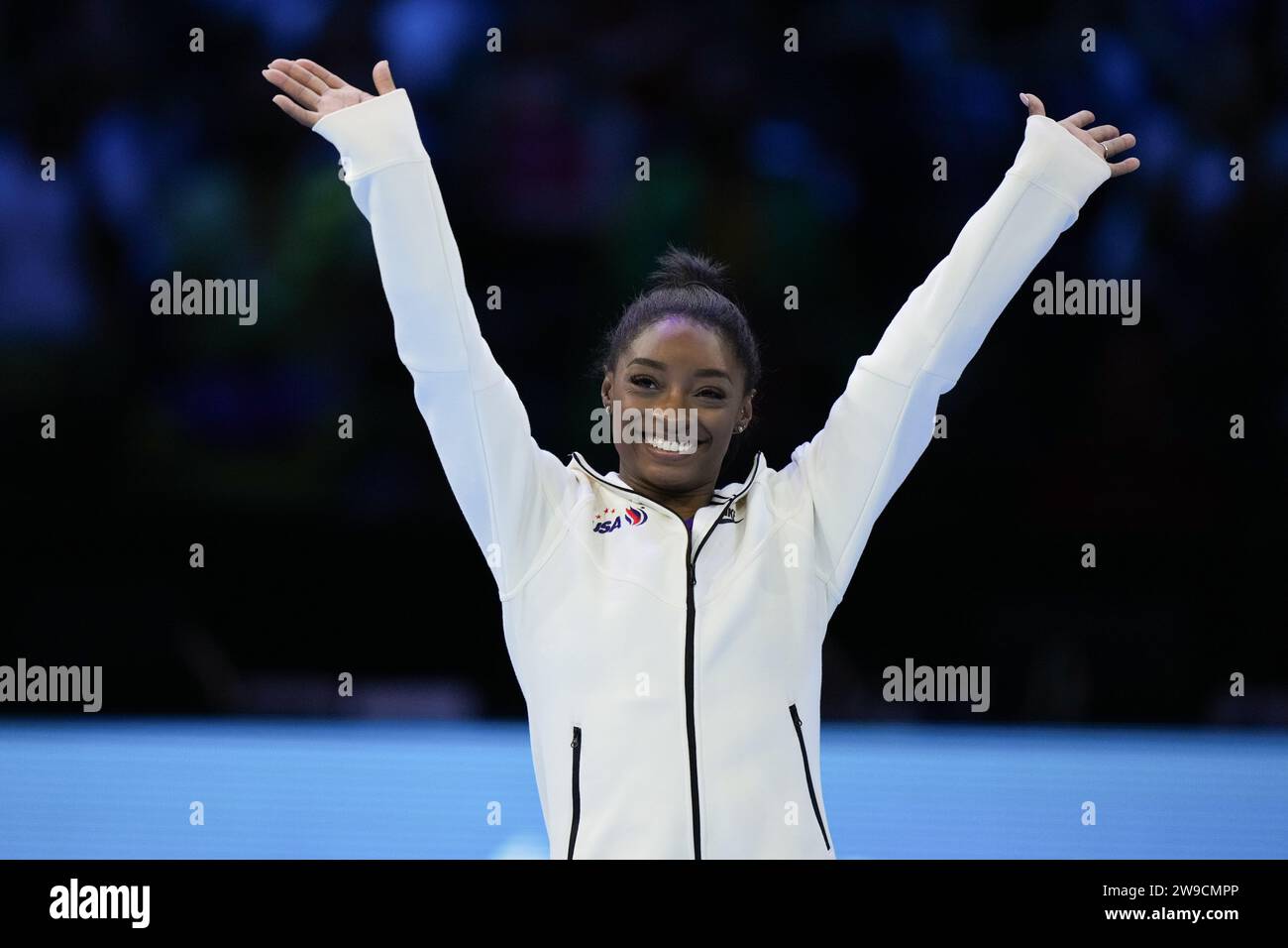 (231227) -- PÉKIN, 27 déc. 2023 (Xinhua) -- alors que l'année sportive touche à sa fin, voici la sélection des 10 meilleurs athlètes du monde en 2023:10, par l'agence de presse Xinhua. Simone Biles (États-Unis, gymnastique) après avoir surmonté les problèmes de santé mentale survenus pendant les Jeux olympiques de Tokyo, Biles a fait un retour triomphal en 2023 en remportant son sixième titre complet aux Championnats du monde de gymnastique artistique. Avec sa 34e médaille aux Jeux olympiques et aux Championnats du monde, la jeune fille de 26 ans a dépassé la légende biélorusse Vitaly Scherbo pour devenir le nouveau détenteur du record avec le plus de médailles. Ce f Banque D'Images