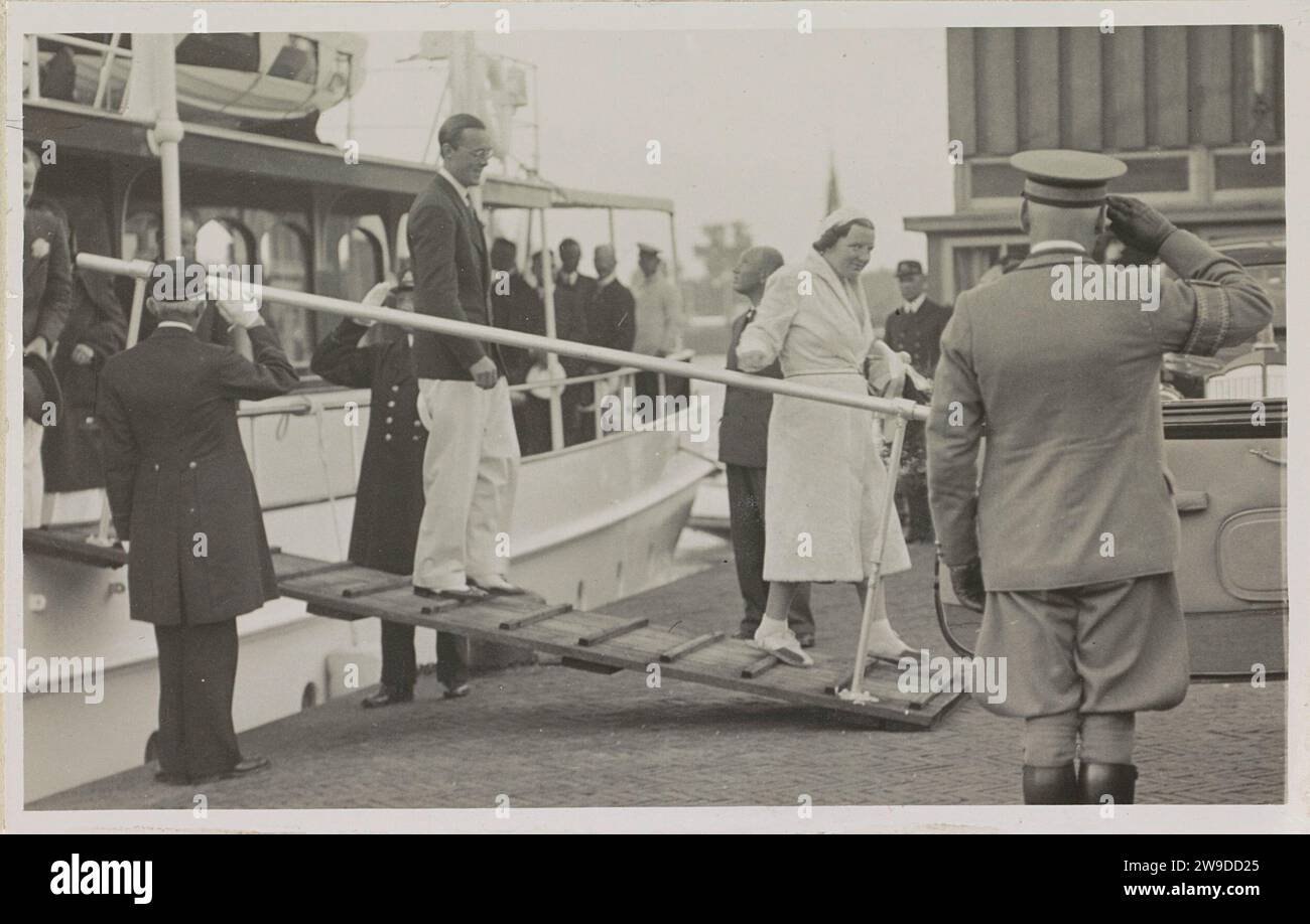 Visite de Juliana, reine des pays-Bas, et Bernhard van Lippe-Biesterfeld au Prinsenjacht HR. Mme 'Piet hein' à Muiden le 28 août 1937, 1937 photographie pays-Bas soutien photographique autres Banque D'Images