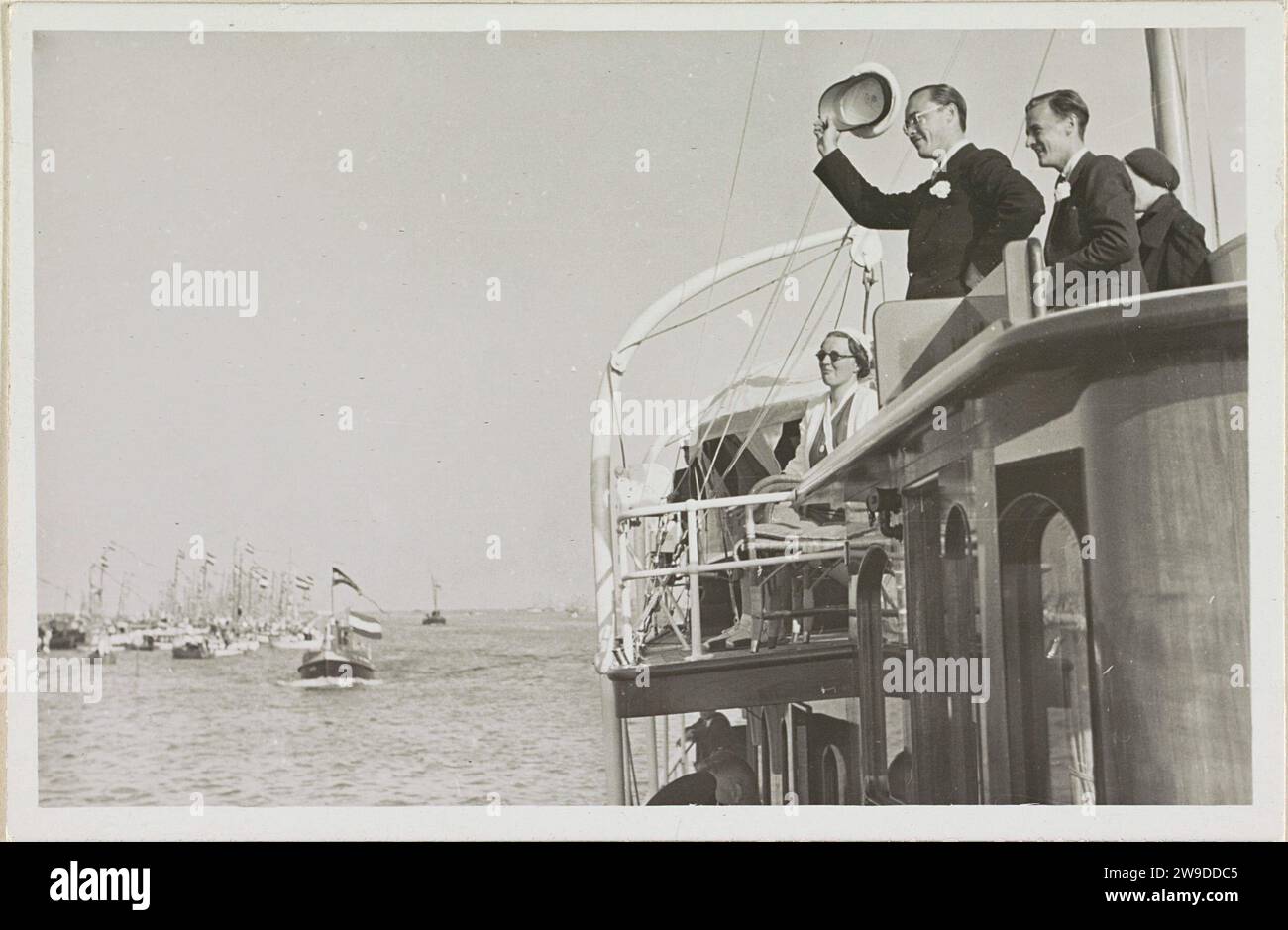 Visite de Juliana, reine des pays-Bas, et Bernhard van Lippe-Biesterfeld au Prinsenjacht HR. Mme 'Piet hein' à Muiden le 28 août 1937, 1937 photographie pays-Bas soutien photographique autres Banque D'Images