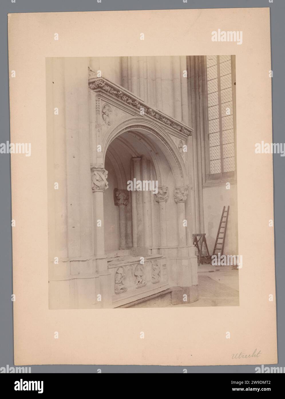 Vue du Saint Graf dans le Dom d'Utrecht, Anonyme (Monumentenzorg) (attribué à), 1891 photographie Dom Van Utrecht support photographique. gravure d'albumen carton tombe-bâtiment, tombe monumentale. Intérieur de l'église Dom Van Utrecht Banque D'Images