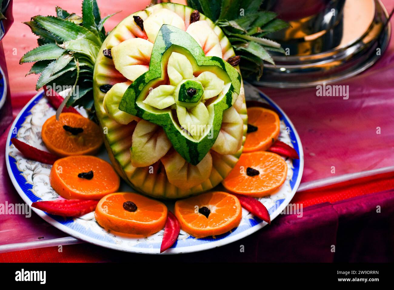 Sculptures de fruits et de légumes, Afficher la décoration thaïlandaise de sculpture de fruits à la main Banque D'Images