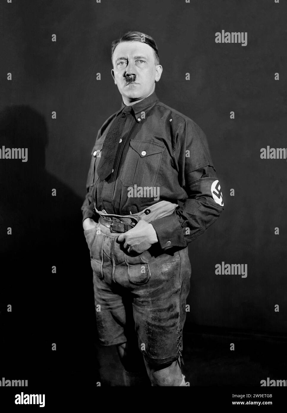 Portrait d'Adolf Hitler en costume bavarois. Circa 1925. Banque D'Images