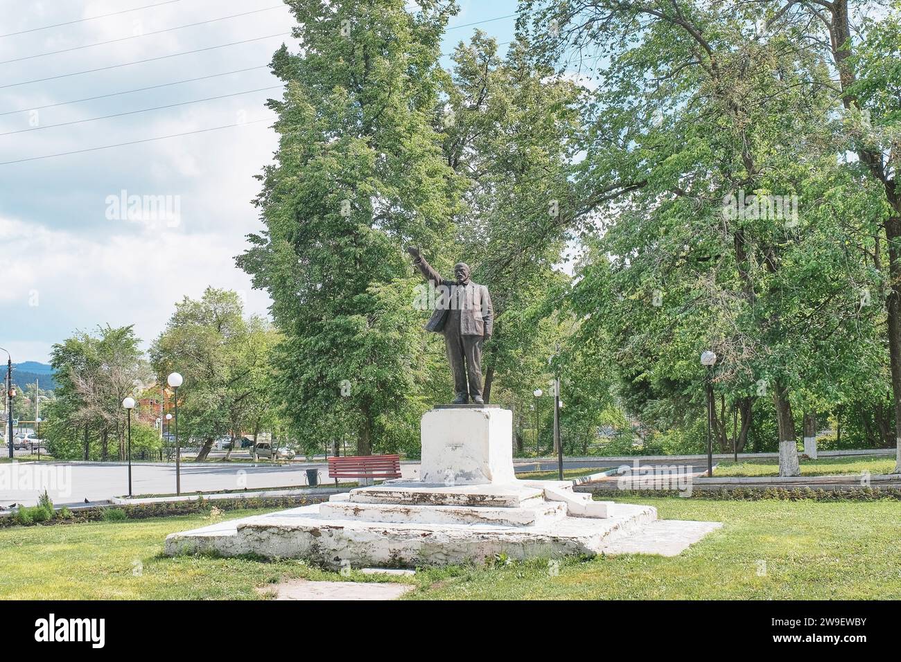 Zlatoust, Russie - 20 juin 2023 : Monument historique à Lénine dans le jardin de la ville. Homme d'État et homme politique soviétique, théoricien marxiste, fondateur du communiste Banque D'Images