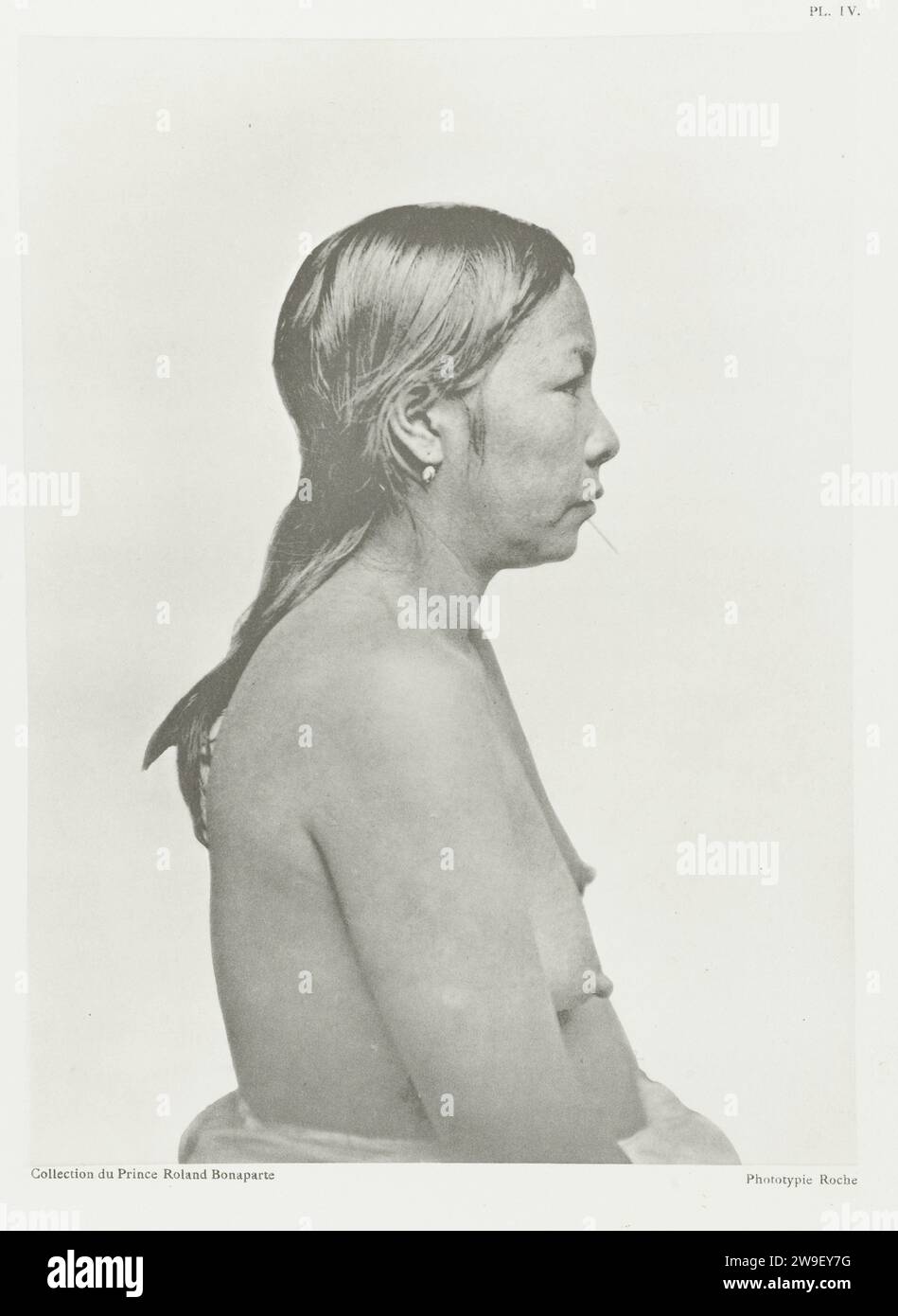 Portret van Aliha-Kama, Friedrich CAEL, 1883 - 1884 tirage photomécanique Portrait d'Aliha-Kama, un caribbe du Suriname, photographié à l'exposition internationale coloniale et commerciale, Amsterdam 1883. Femme adulte collotype papier Amsterdam. Peuples autochtones d'Amérique du Sud. Personnages historiques Amsterdam Banque D'Images