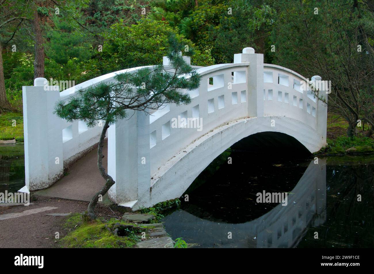 Dans Moonbridge Jardin Oriental, Wickham Park, Manchester, New York Banque D'Images