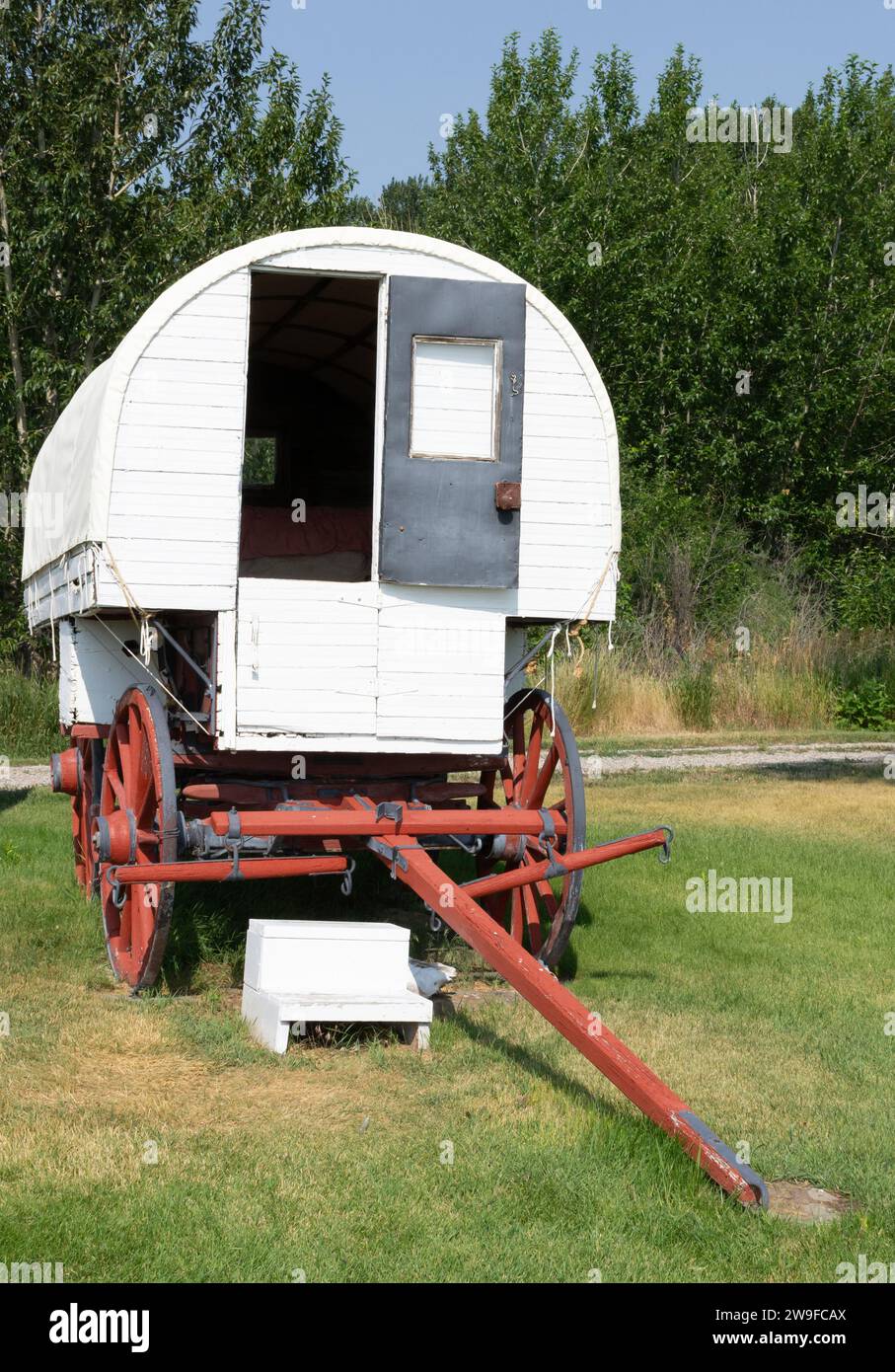 Le wagon de Sheepherder sur le terrain du musée de la famille Charles M. Bair à Martinsdale, Montana Banque D'Images