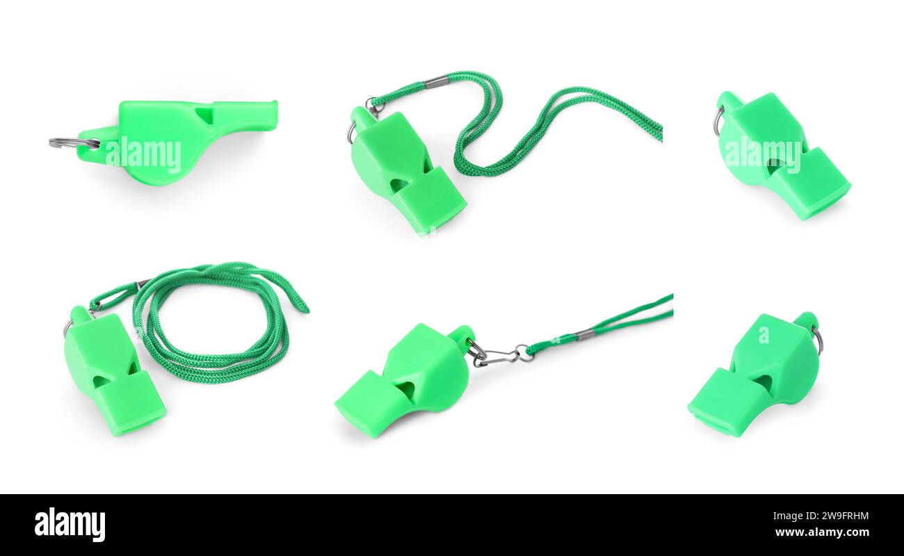 Sifflet vert avec cordon isolé sur blanc, set Banque D'Images