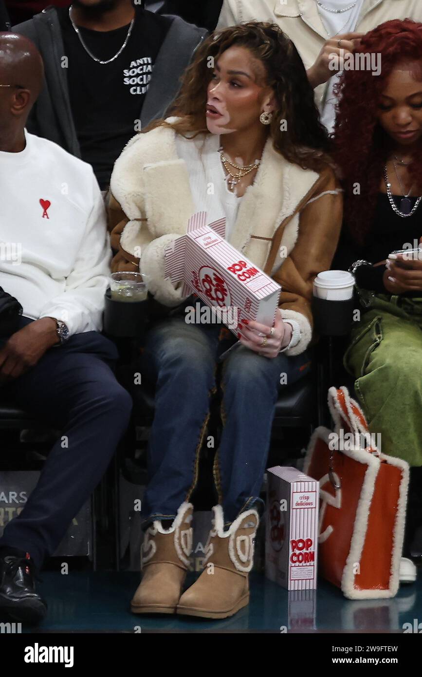 Washington, DC, États-Unis. 27 décembre 2023. Winnie Harlow assiste au match Washington Wizards vs Toronto Raptors au Capital One Arena à Washington, DC le 27 décembre 2023. Crédit : Mpi34/Media Punch/Alamy Live News Banque D'Images