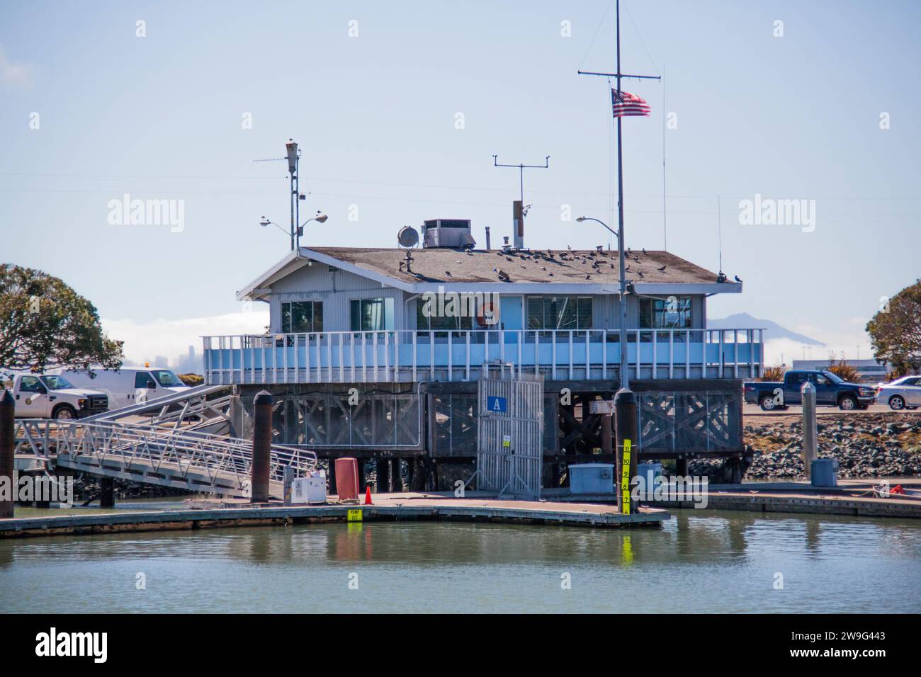 Le bureau du maître du port à la marina de San Leandro, San Leandro, Californie, le 27 juin 2014. Le bâtiment a été détruit par un incendie le 27 décembre 2023. Banque D'Images