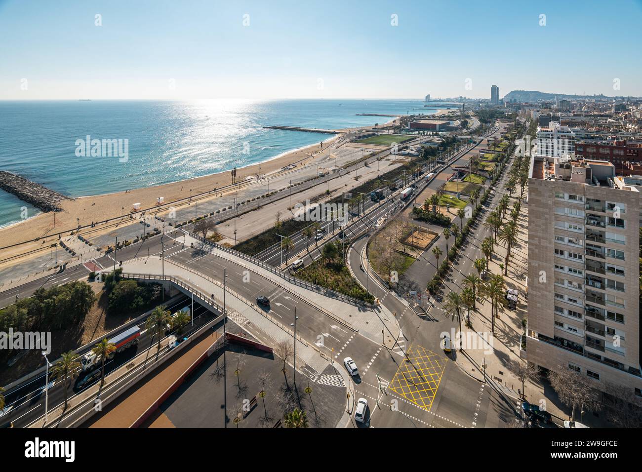 Échange urbain avec ponts dans le quartier Diagonal Mar à Barcelone Banque D'Images