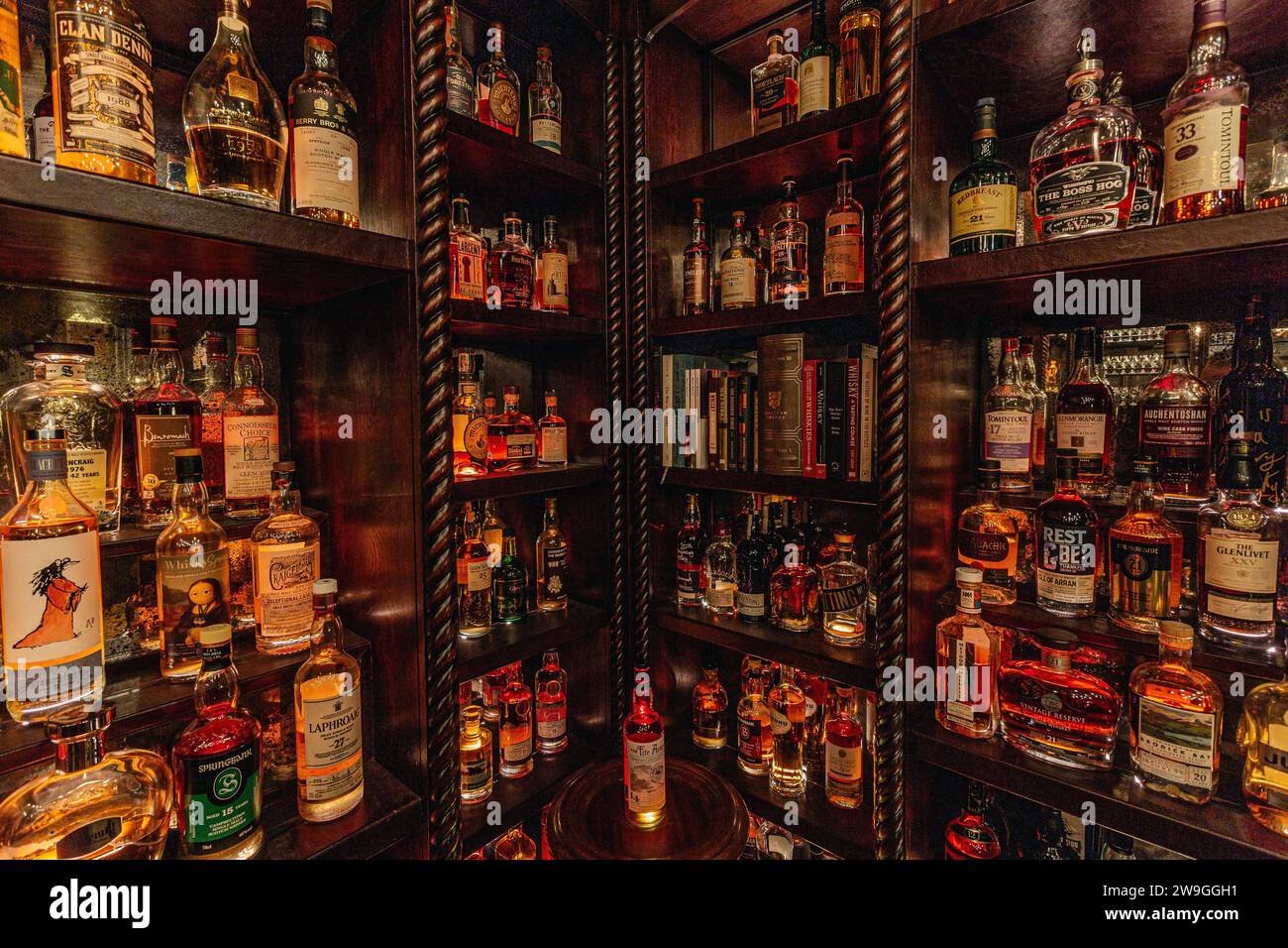Bertie's Whisky Bar, Fife Arms, Braemar, Écosse. Banque D'Images