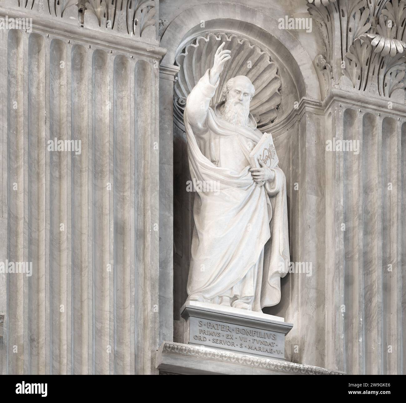 Statue, de Saint Pierre Bonfilius, dans la basilique Saint Pierre, Vatican, Rome, Italie. Banque D'Images