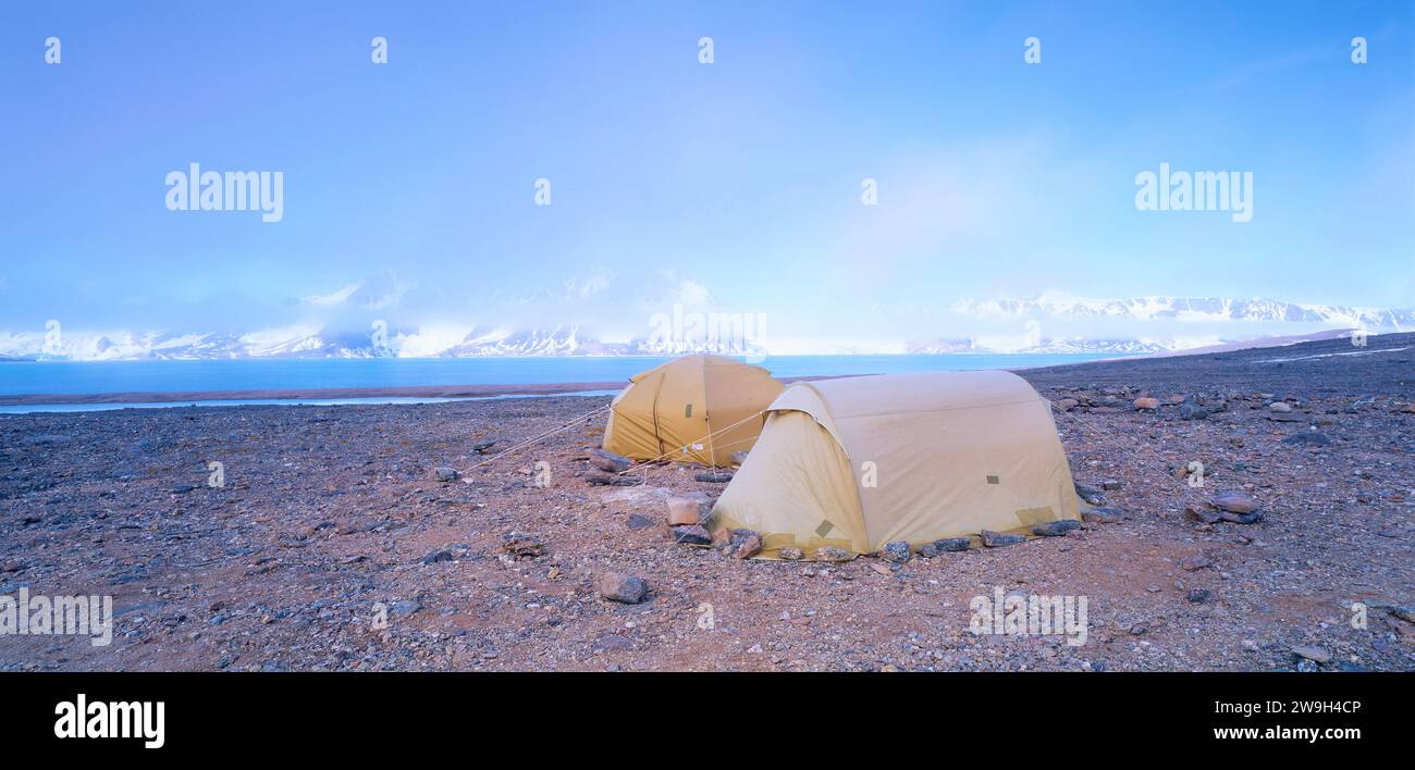 Tentes de camping sur Svalbard, Norvège Banque D'Images