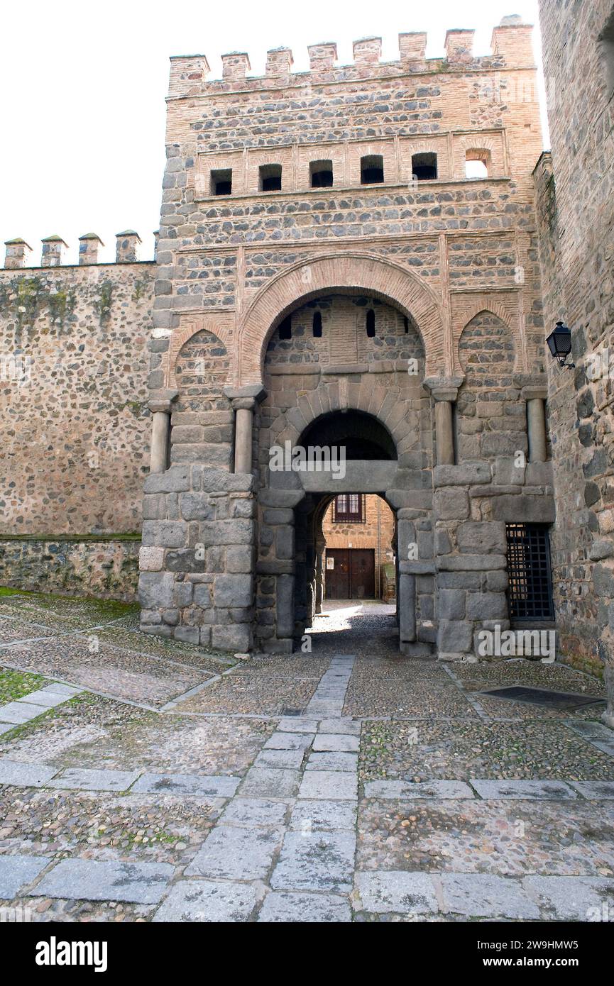 Tolède, Puerta Vieja de Bisagra, Puerta Antigua de Bisagra ou Puerta de Alfonso VI style mauresque, 10e siècle. Toledo province, Castilla-la Mancha, S Banque D'Images