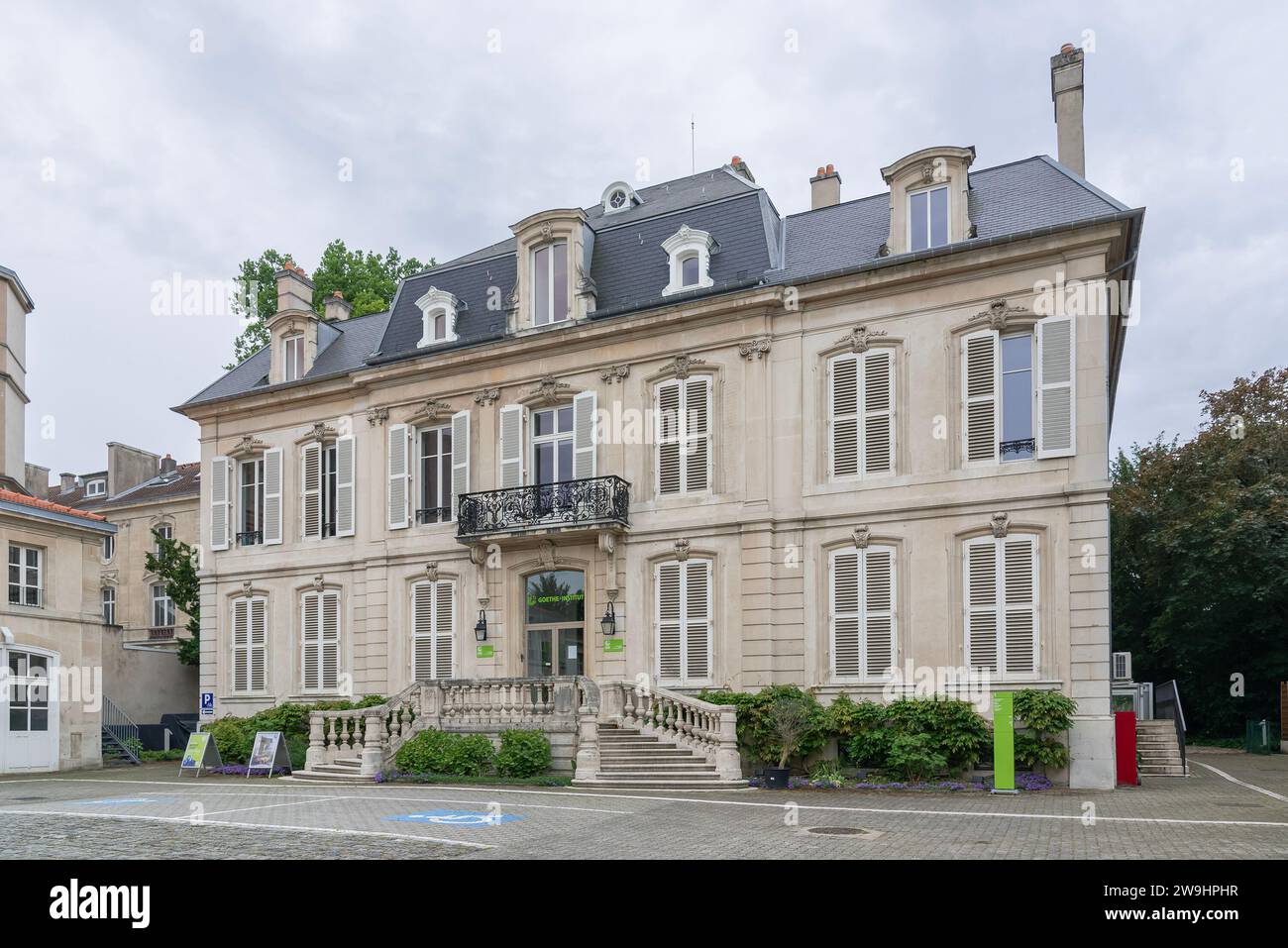 Nancy, France - Focus sur une ancienne maison de ville représentative des résidences bourgeoises construites à Nancy dans la seconde moitié du 19e siècle. Banque D'Images