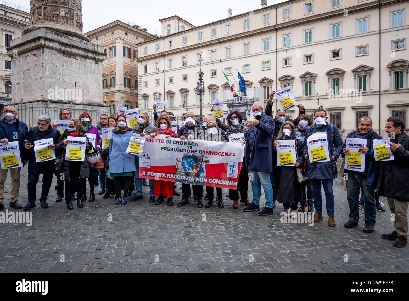 Rome, RM, Italie. 28 décembre 2023. Le nouvel amendement Costa est considéré comme un bâillon sur la presse. Les journalistes manifestent devant le Palazzo Chigi (crédit image : © Marco Di Gianvito/ZUMA Press Wire) POUR USAGE ÉDITORIAL SEULEMENT! Non destiné à UN USAGE commercial ! Banque D'Images