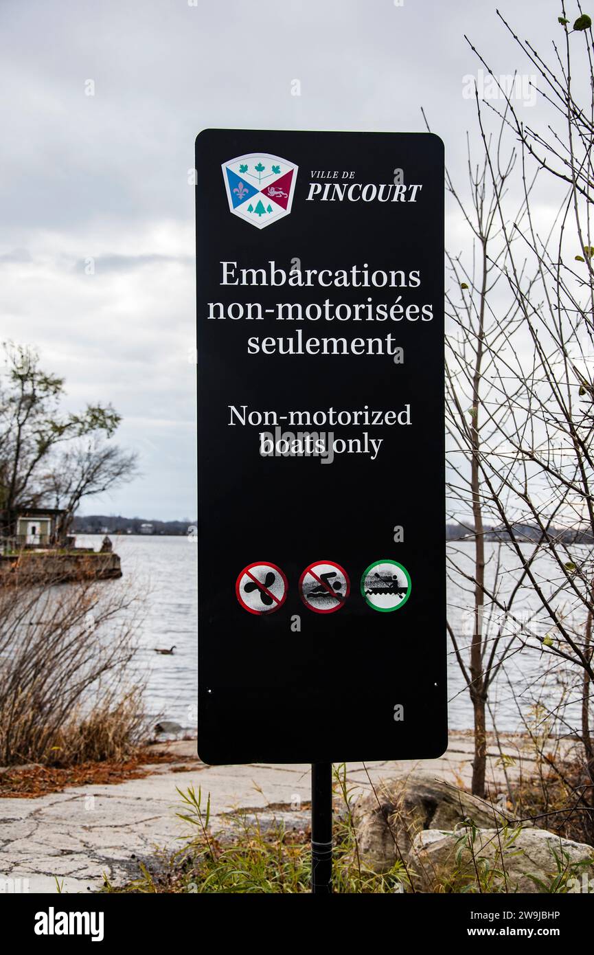 Les bateaux non motorisés seulement signent au parc Bellevue à Pincourt, Québec, Canada Banque D'Images