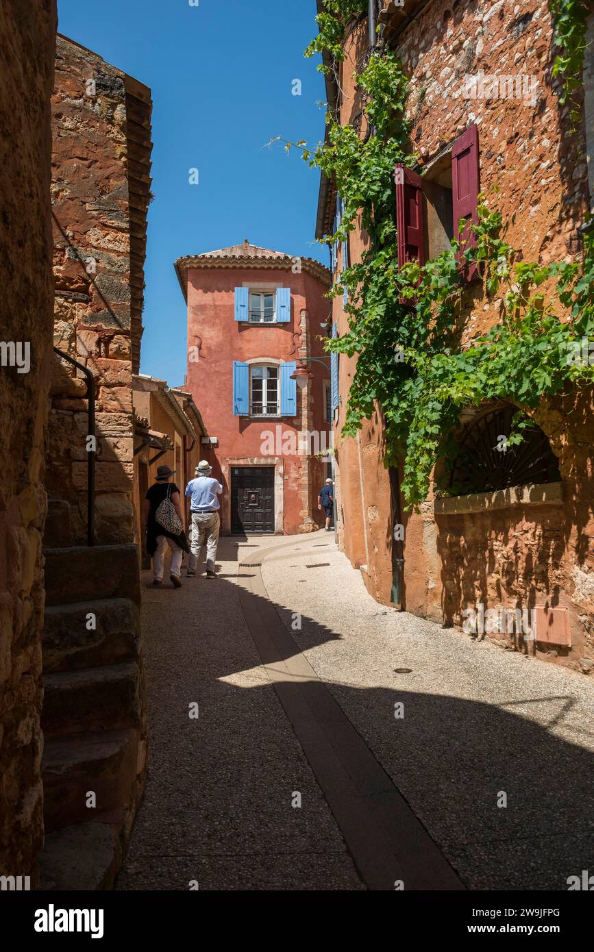 Façades de maisons colorées, Roussillon, le plus beaux villages de France, Département Vaucluse, Provence, Provence-Alpes-Cote d'Azur, France Banque D'Images