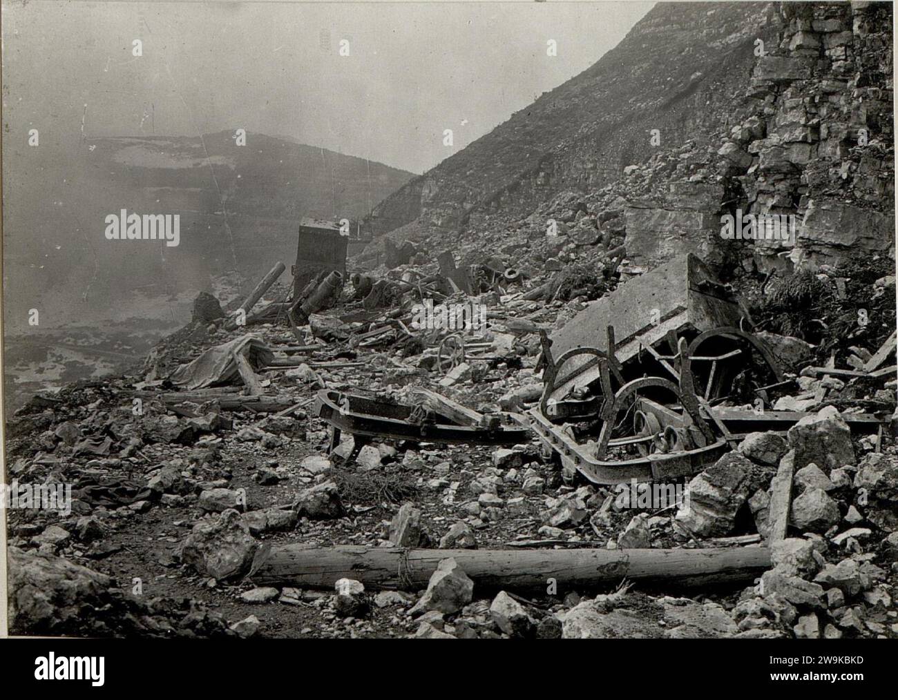 Zerstörte italienische 12 cm Mörser batterie am Campomolon. Aufgenommen am 24. Mai 1916. Banque D'Images