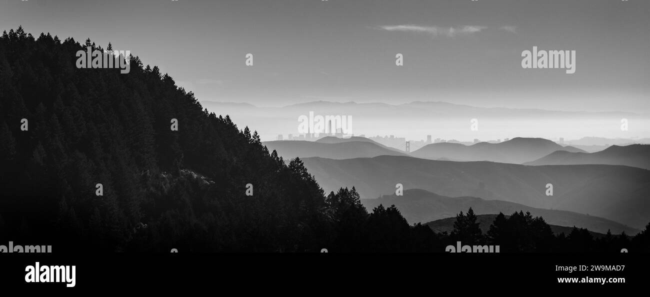 Vue sud depuis le mont Tamalpais avec SF Skyline au loin Banque D'Images