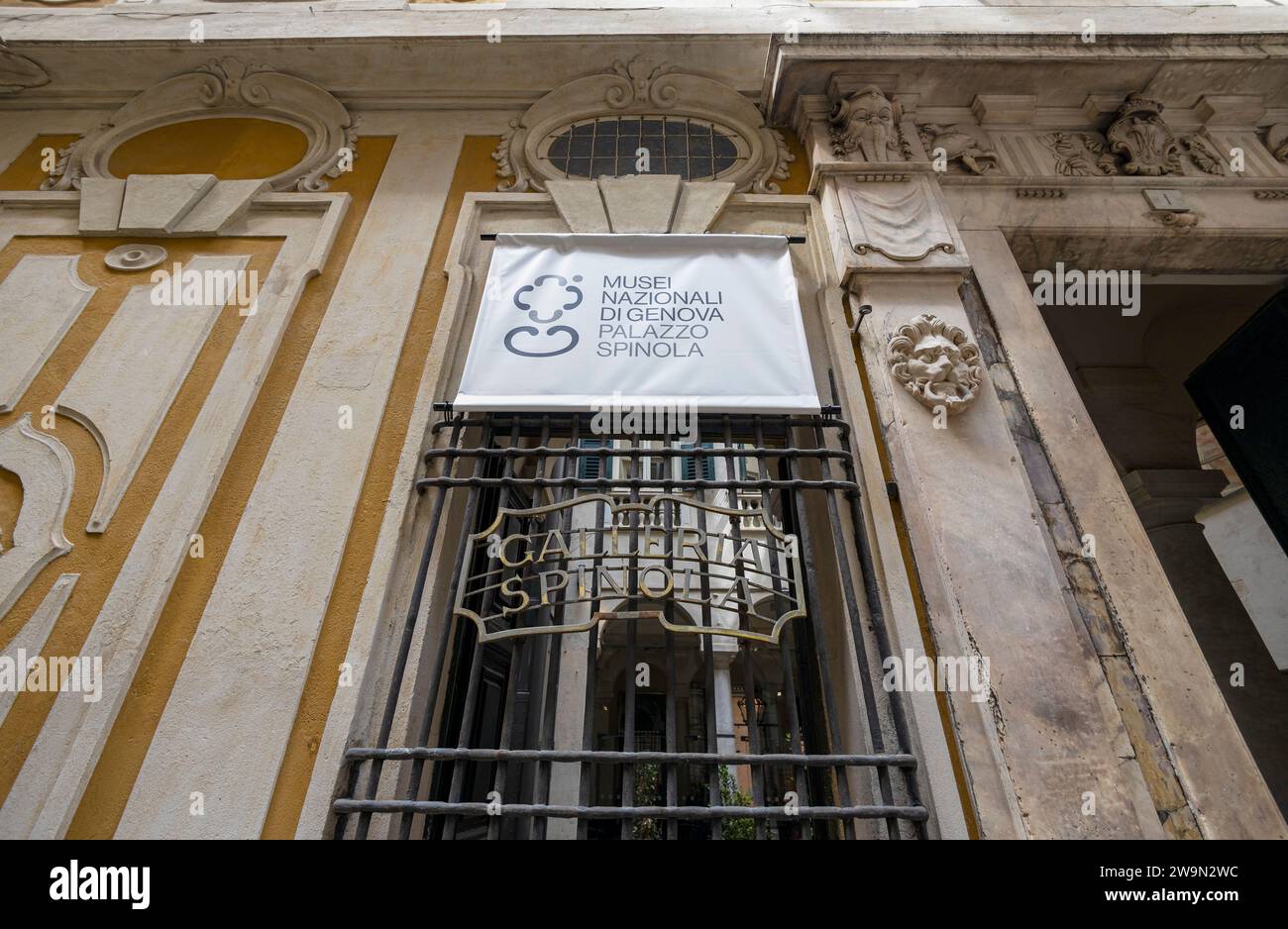 GÊNES, ITALIE, le 28 AVRIL 2023 - l'entrée du Palais Spinola, Musée national et Galerie à Gênes, Italie. Banque D'Images