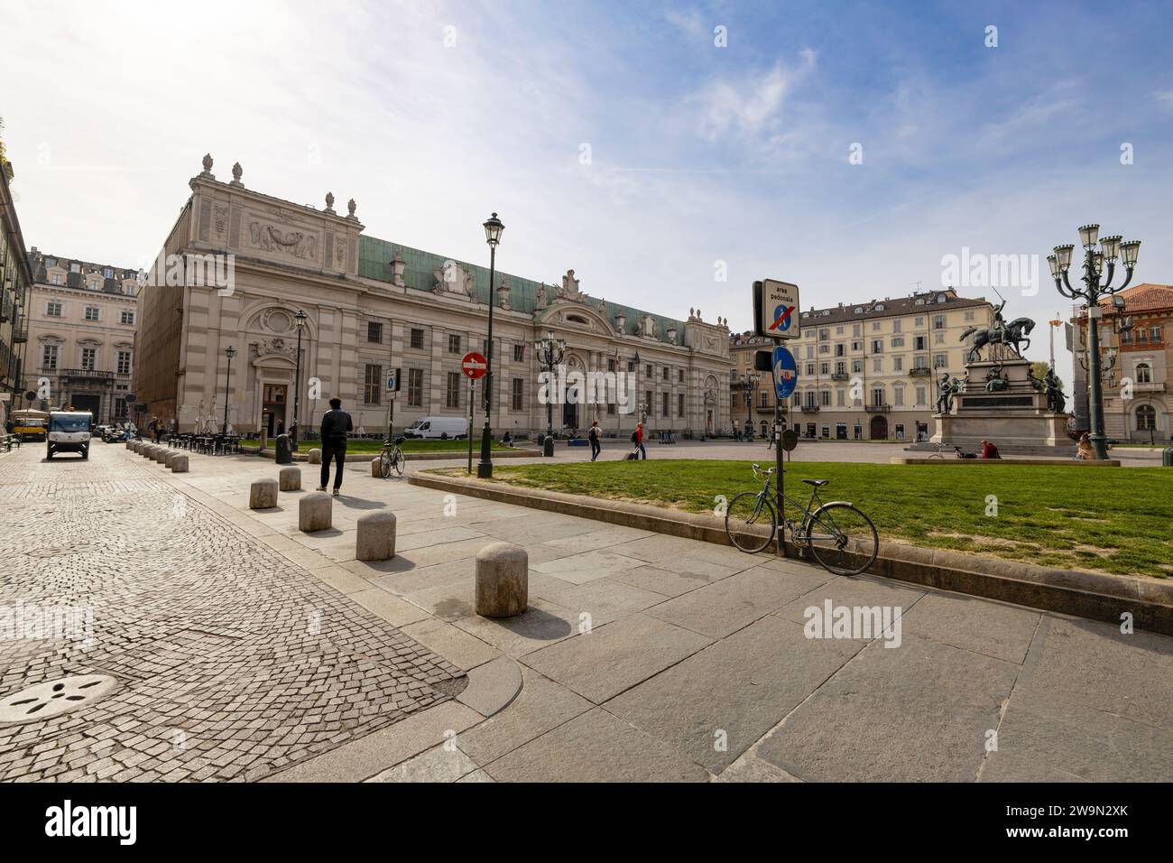 TURIN, ITALIE, 11 AVRIL 2023 - vue de la Bibliothèque nationale universitaire de Turin (Turin), place Charles Albert, Italie Banque D'Images