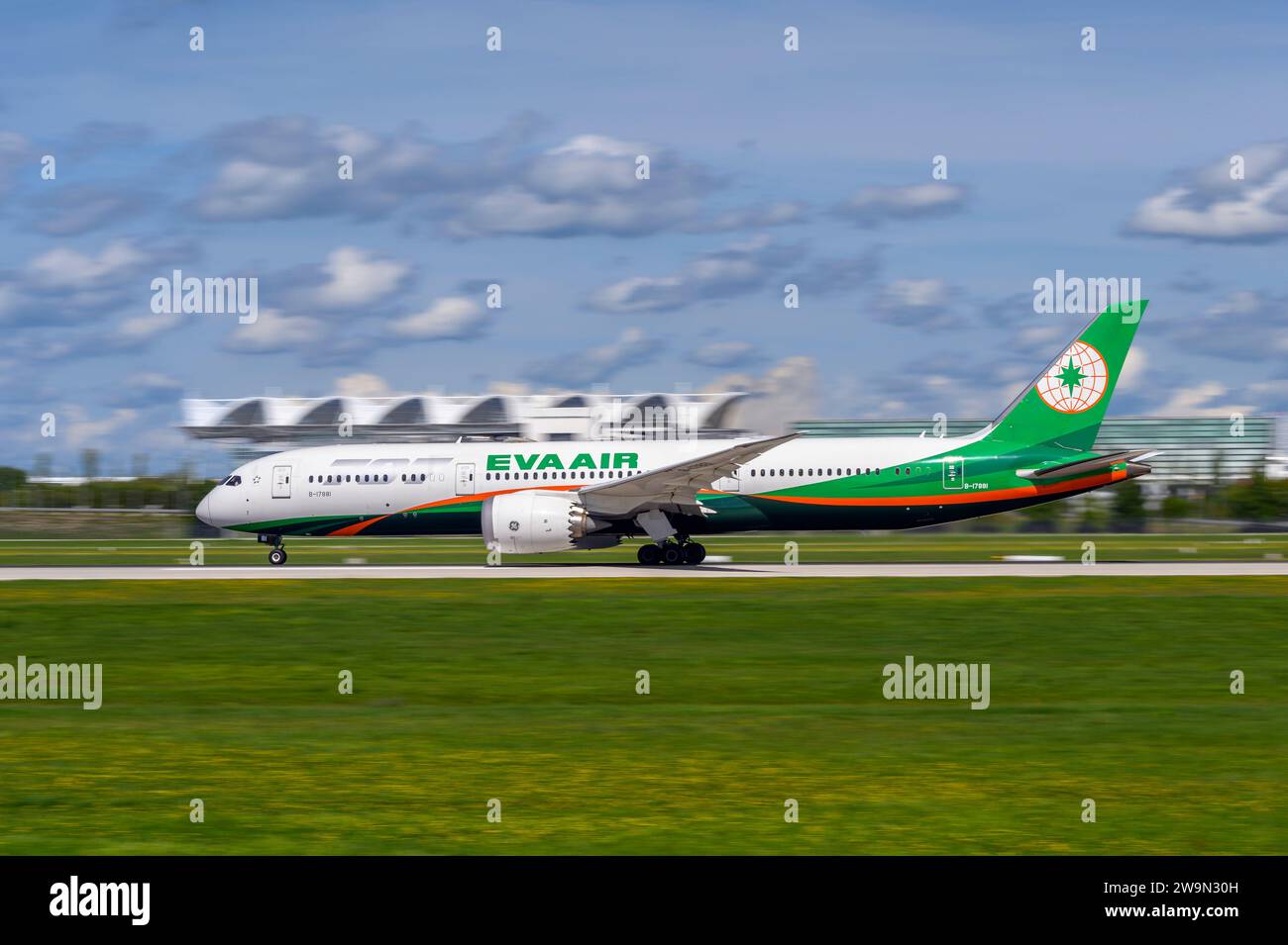 Munich, Allemagne - septembre 02. 2023 : le Boeing 787-9 Dreamliner d'EVA Air immatriculé B-17881 part sur la piste sud 26L o Banque D'Images