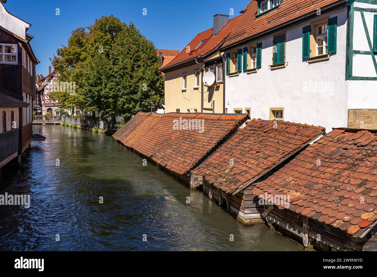 Fischkästen aus Holz an der Wiesent in Forchheim, Oberfranken, Bayern, Deutschland | CORF en bois destiné à contenir des poissons vivants sur la rivière Wiesent à Forchhe Banque D'Images