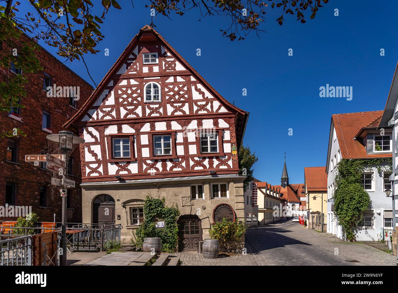 DAS Schiefe Haus Kammerersmühle à Forchheim, Oberfranken, Bayern, Deutschland | vieux moulin à faible penchant Kammerersmühle à Forchheim, haute-Francon Banque D'Images