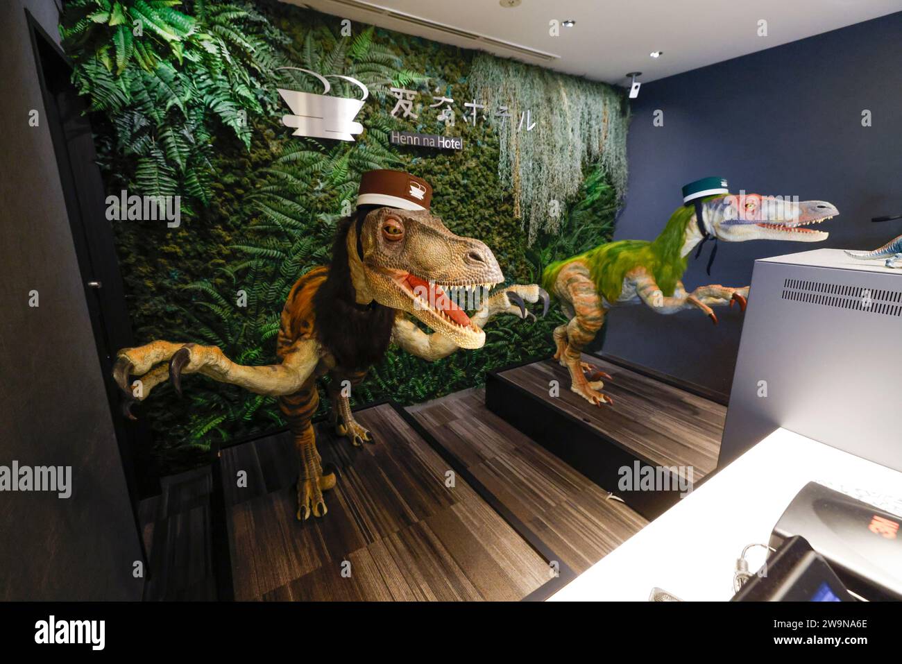 HENN NA HOTEL, HÔTEL JAPONAIS AVEC DES ROBOTS DINOSAURES Banque D'Images