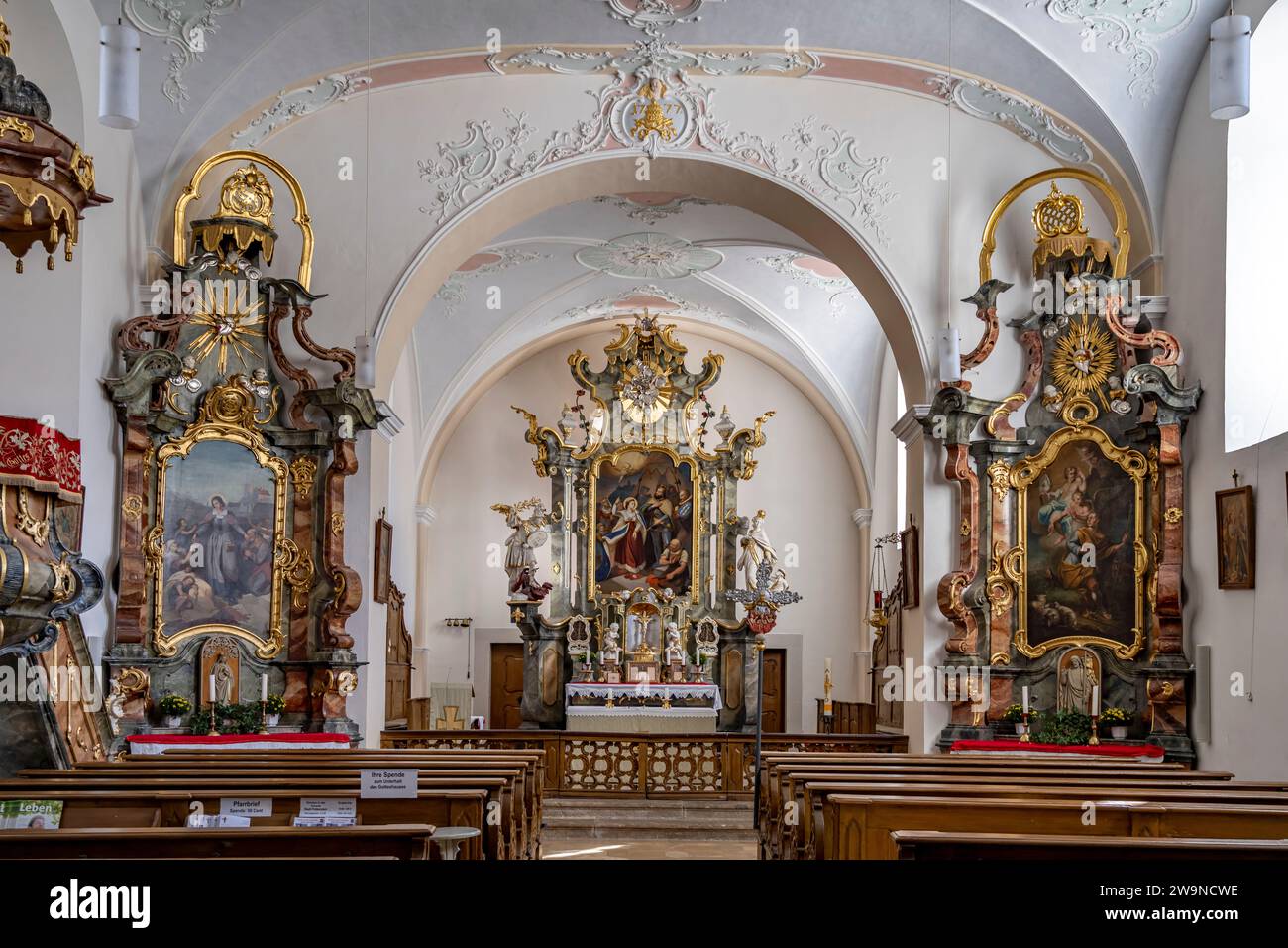 Innenraum der Kirche St. Kunigund in Pottenstein in der Fränkischen Schweiz, Bayern, Deutschland | St. Intérieur de l'église de Kunigund à Pottenstein en FR Banque D'Images