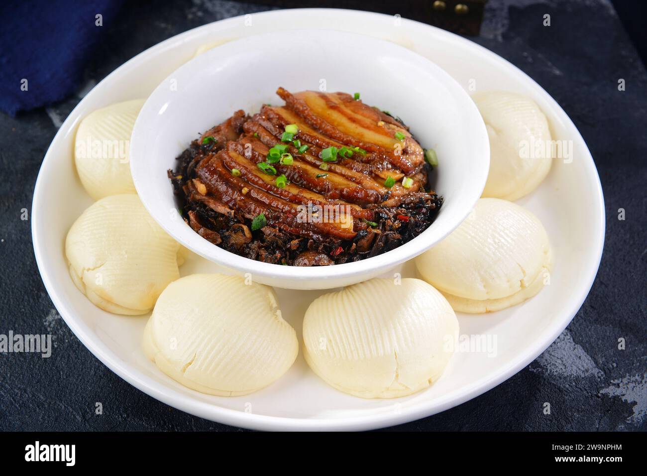 Cuisine chinoise de Hunan-Meicai porc cuit à la vapeur，poitrine de porc braisée avec légumes conservés Banque D'Images