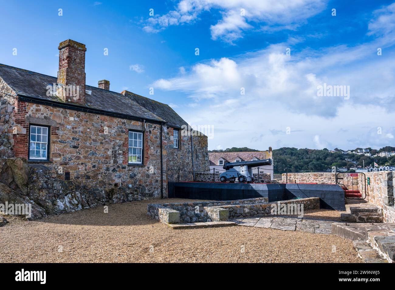 Pistolet de midi sur les remparts du château Cornet à St Peter Port, Guernesey, îles Anglo-Normandes Banque D'Images